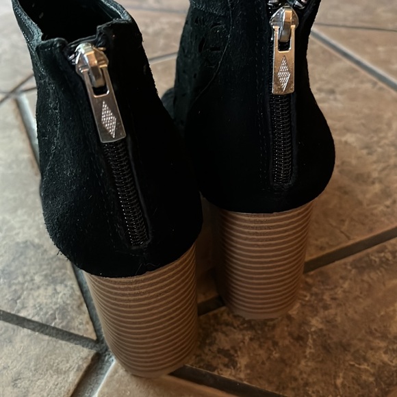 American Rag Suede Shootie Glia Cut Out Ankle Bootie - Picture 3 of 7